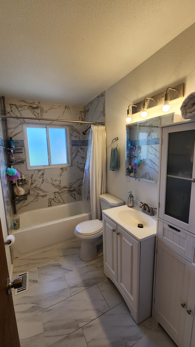 Baño 1 - 2228 Fernwood Drive