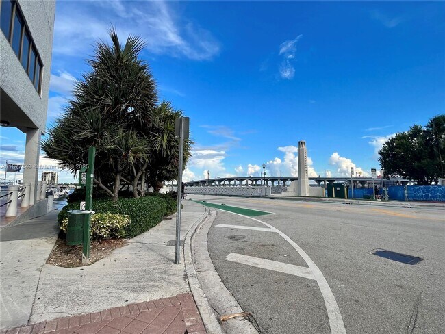 Photo - 555 NE 15th St Unit 15G