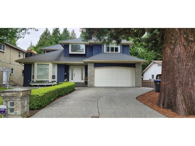 Photo - 2255-2124 124 St