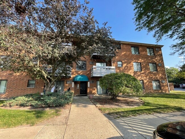 Building Photo - 1343 N Winslowe Dr Unit 203