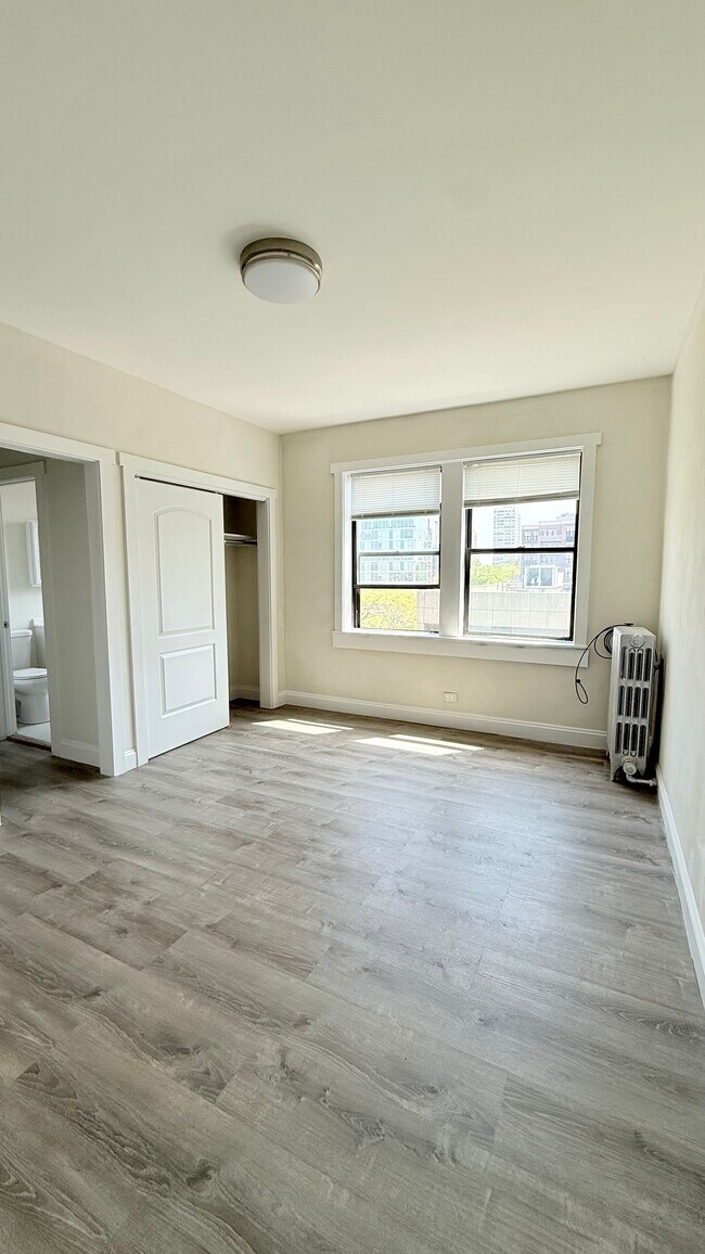 Photo - 839 W Sheridan Rd Unit 422