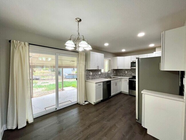 Photo - 2123 Fernwood Dr