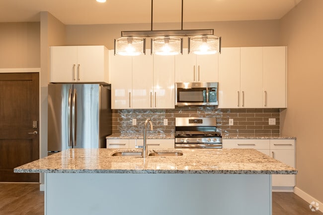 2BR, 2BA - C1