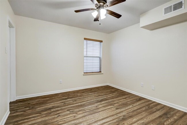 Photo - 6212 Alderson St