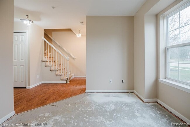 Photo - 22017 Parkview Dr