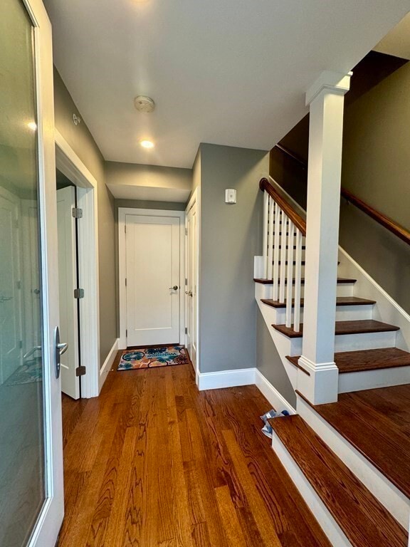 Photo - 198 California St