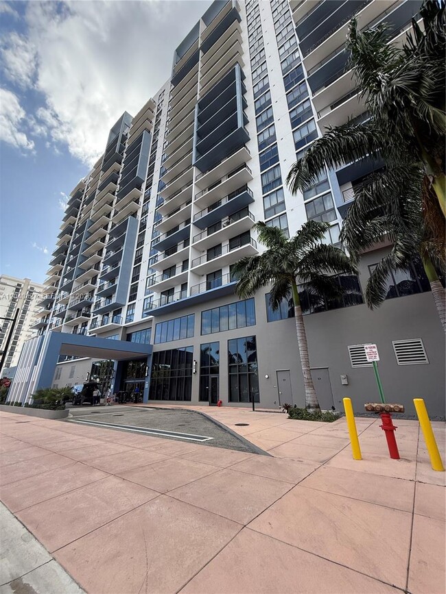 Building Photo - 5350 NW 84th Ave Unit 1001