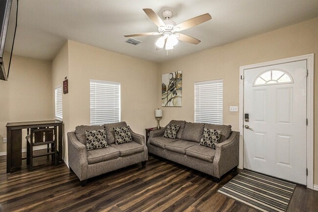 Photo - 1202 Center St