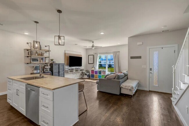 Photo - 3639 Hydes Ferry Rd