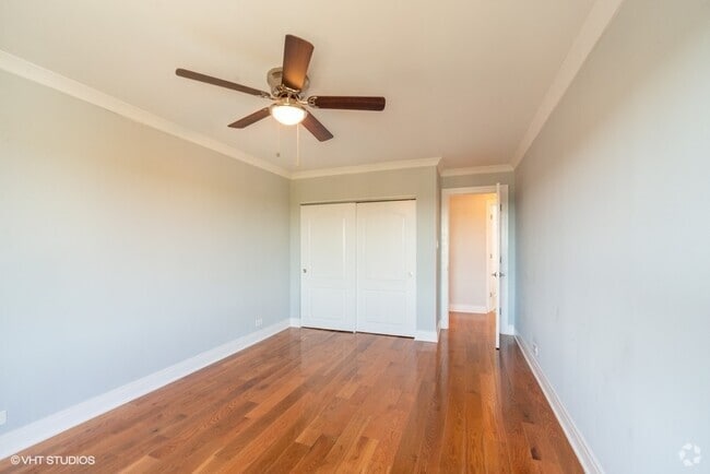 Building Photo - 16 E Old Willow Rd Unit 206S Rental