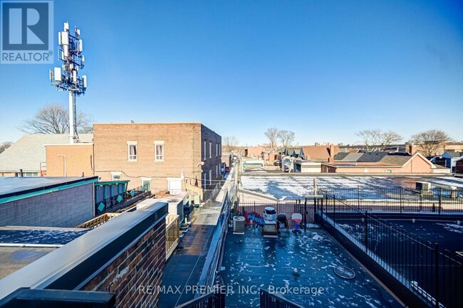 Photo - 1238 St Clair Ave W Unité 3