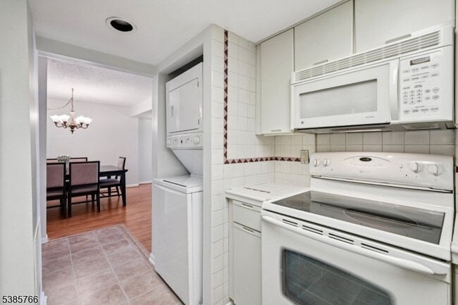 Photo - 38 Moonachie Rd Unidad 116