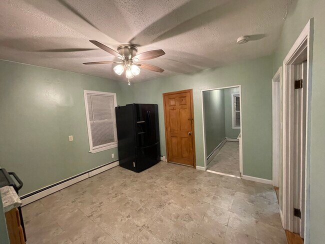 Building Photo - 7 Grover St Unit 1