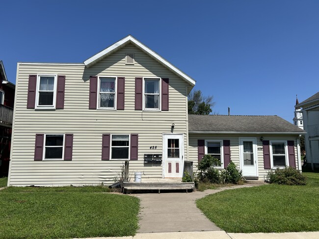 Building Photo - 428 Chippewa St