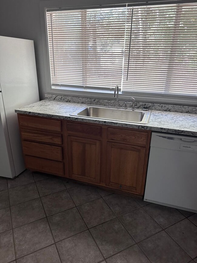 211 Martisa Rd NW