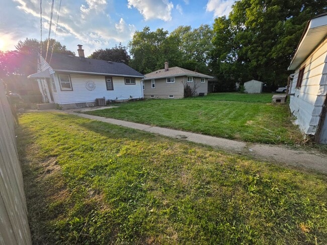 Photo - 5920 N 66th St