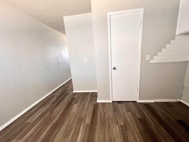 Photo - 529 42nd St
