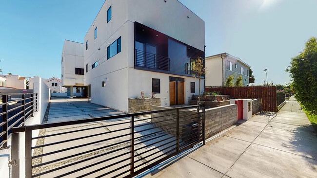 Photo - 3820 Montclair St