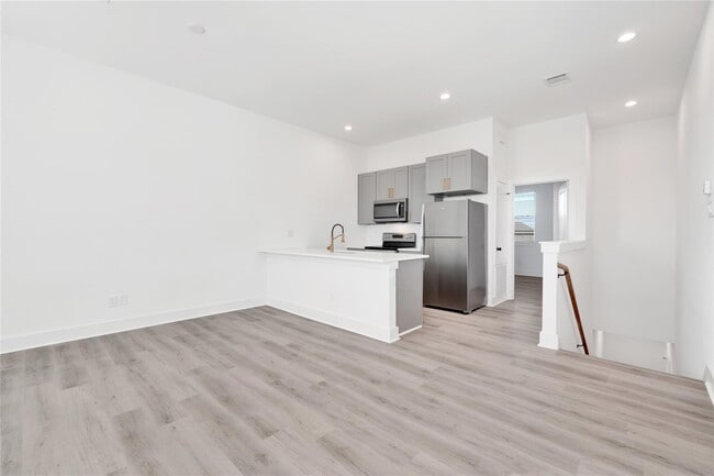 Photo - 3210 Frying Pan Pl