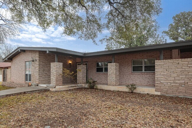 Building Photo - 16 Larkwood Ln Rental