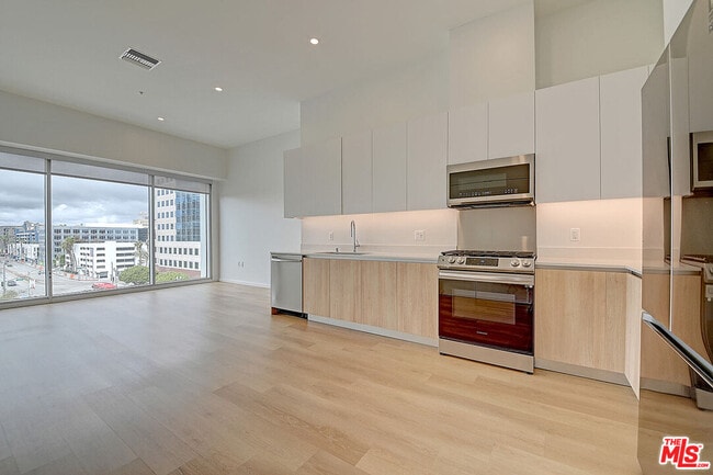 Building Photo - 200 W Ocean Blvd Unit 711 Rental