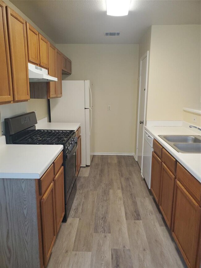 Photo - 1020 Christopher Ave