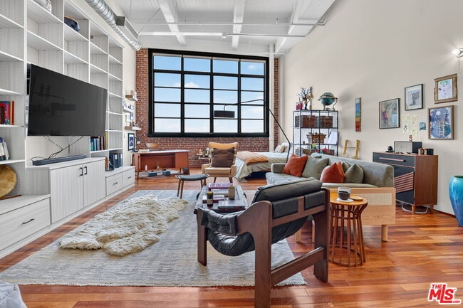 Building Photo - 1850 Industrial St Unit 606