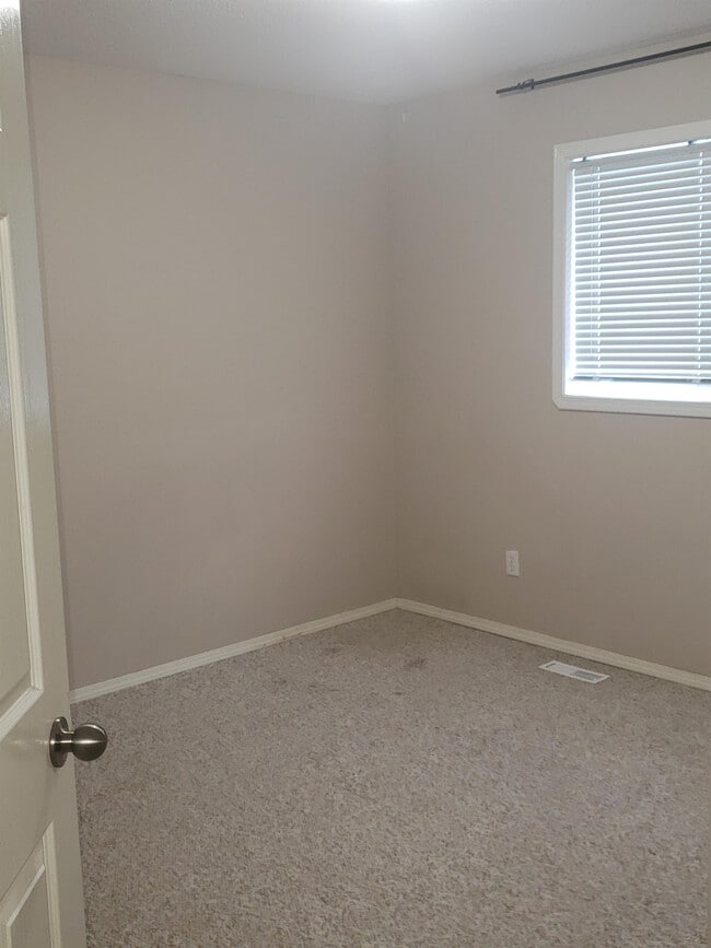 Photo - 10150-10150 121 Ave