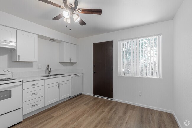 2BR, 1BA - 832SF - Kitchen - Willow Terrace