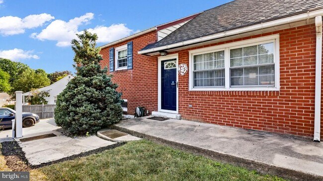 Photo - 203 Ashwood Way