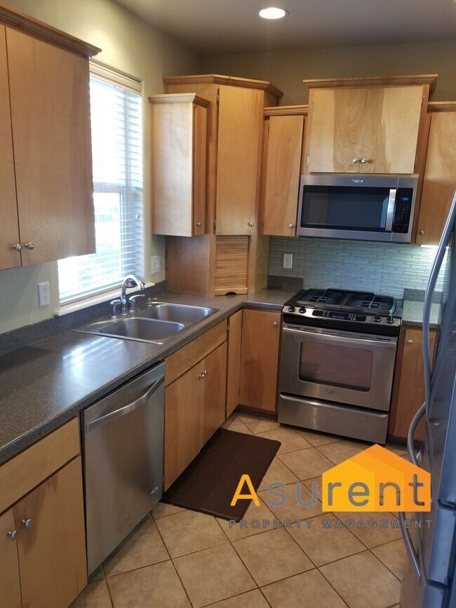 Updated 3Bedroom Luxurious Townhouse Read... House Rental in Medford