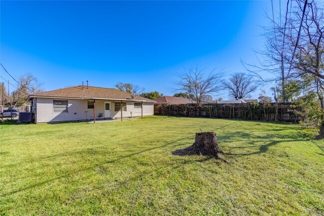 Photo - 5327 Crestmont St