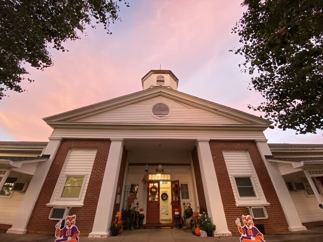 Photo - 303 Church St