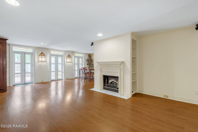 Photo - 1321 W St Mary Blvd