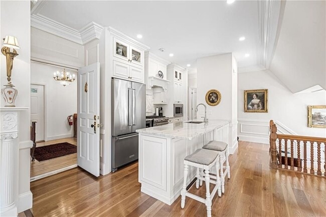 Building Photo - 541 Bellevue Ave Unit 5