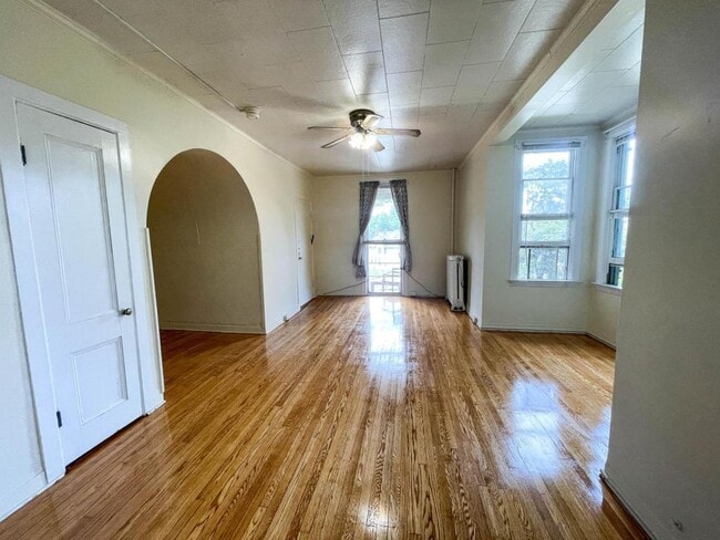 Photo - 103 E Spencer St