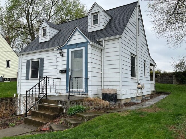 Photo - 2105 Superior St House
