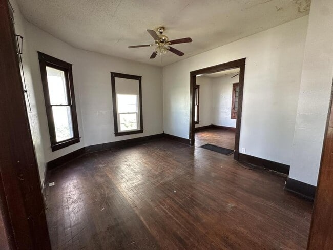 Photo - 710 W 2nd St