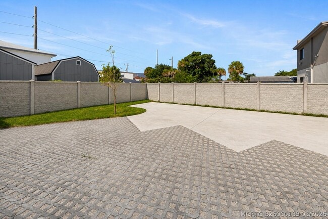 1181 NW 66th St