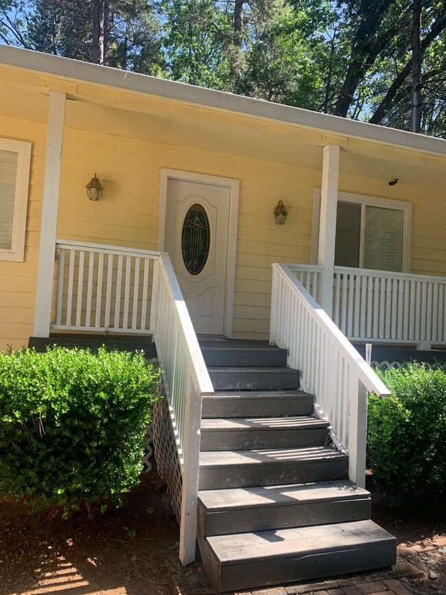 Photo - Beautiful Move in Ready 3 bedroom 2 bath home in Established neighborhood