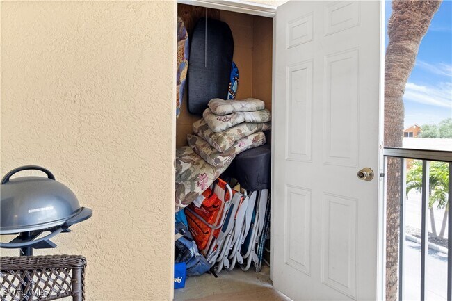 Building Photo - 6361 Aragon Way Unit 202