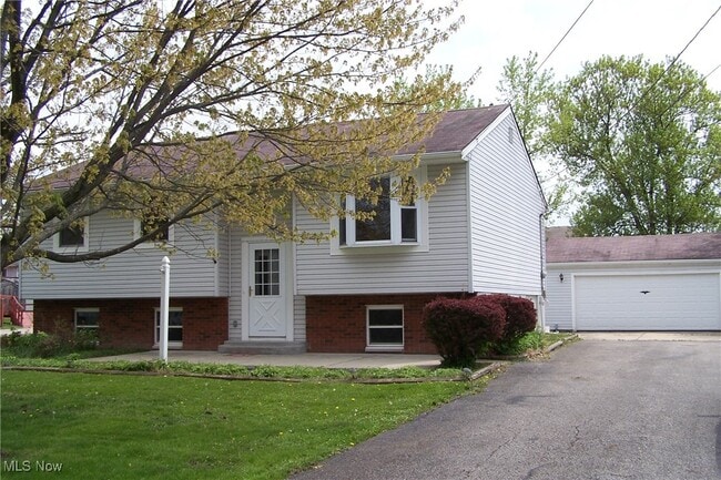 Building Photo - 15681 Oakdale St Rental