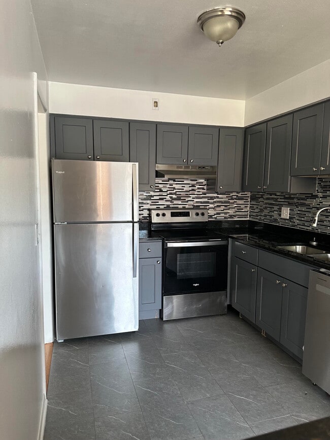 Photo - 1653 Oakwood Ave Unit TWO BEDROOMS - 2C