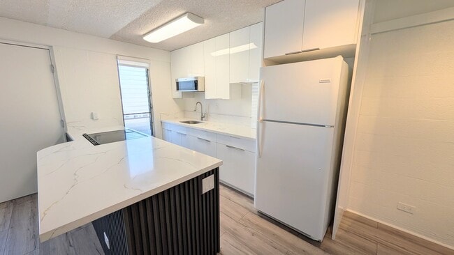 Photo - Beautifully Renovated 1/1/1 at Kalakaua Sands Unit 702