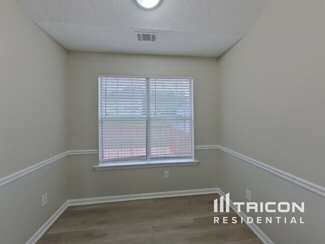 Photo - 800 Lorraine Ln