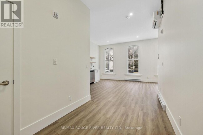 Photo - 201 - 29A KING STREET W