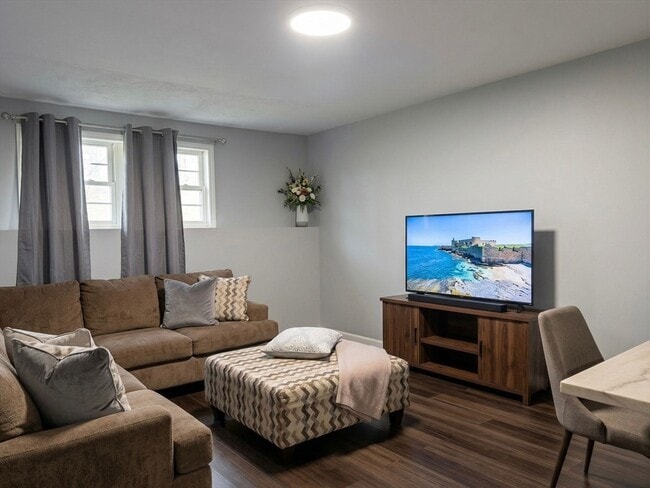 Building Photo - 302 Boston Post Rd E Unit B2