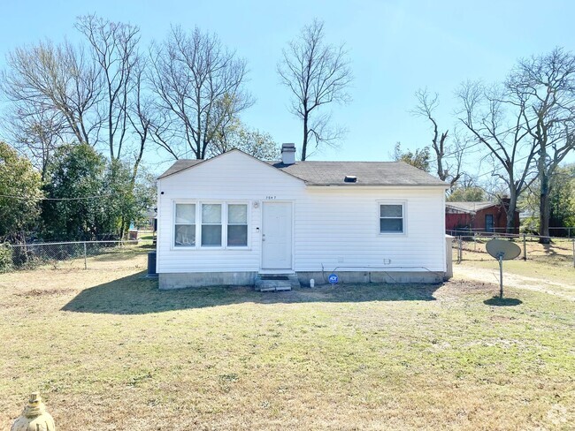 Building Photo - Cozy 2 BR-1 BA Home