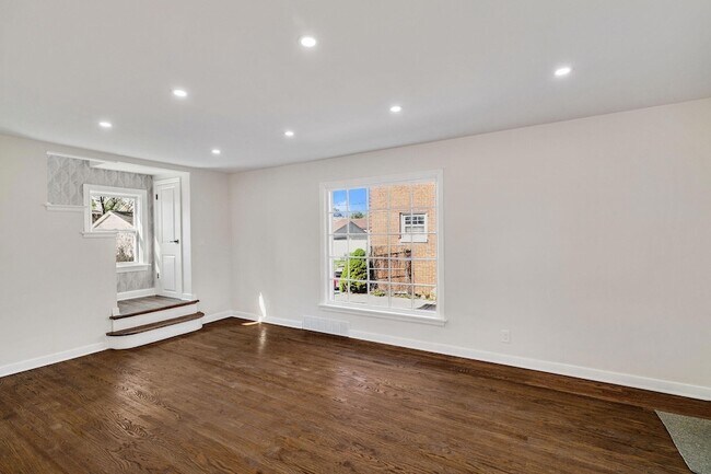 Photo - 248 Adelaide Pl