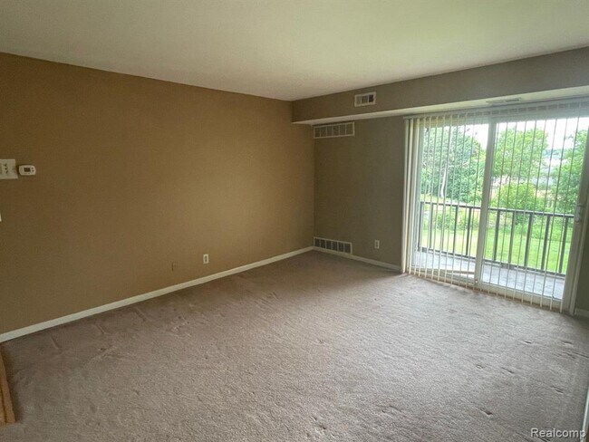 Photo - 270 E Thirteen Mile Rd Unit 44